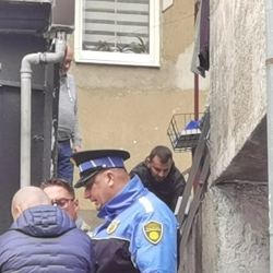 Novi detalji užasa u Starom Gradu: Sin majku ubio lopatom